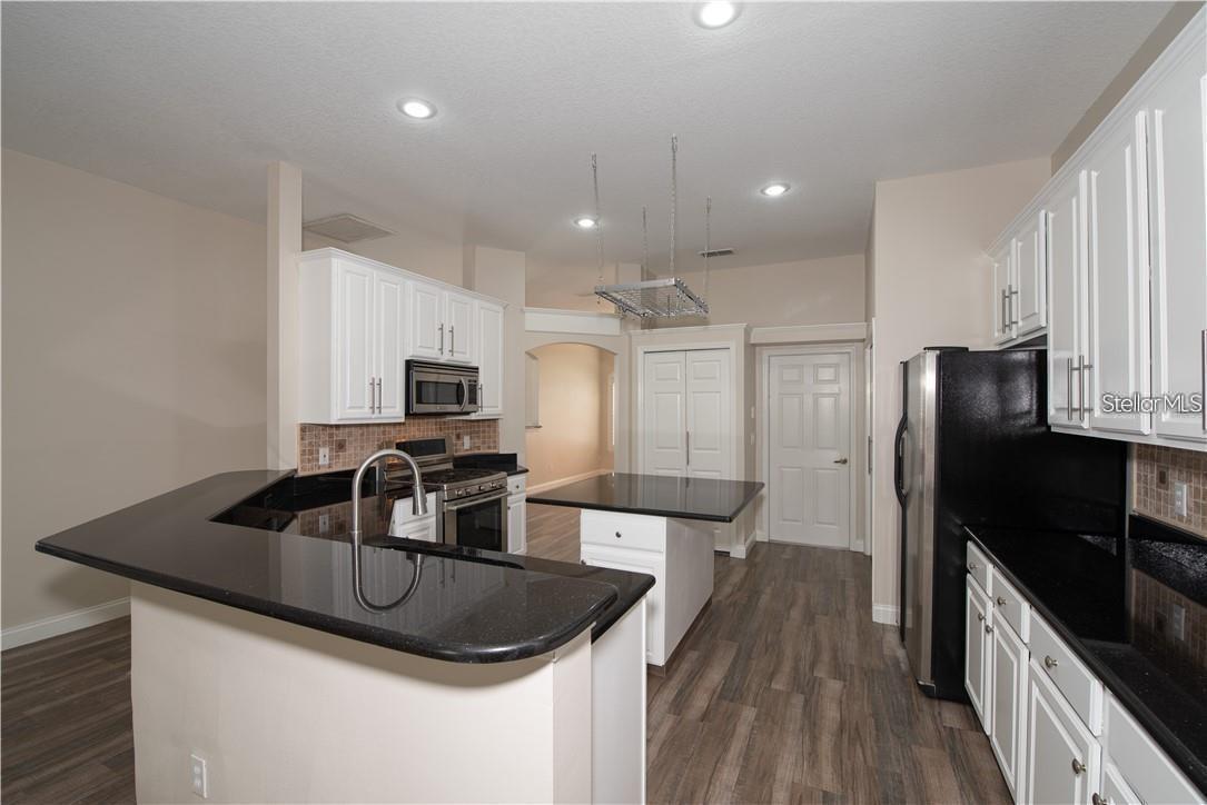 Image 8 of 22 For 2652 Queen Mary Place