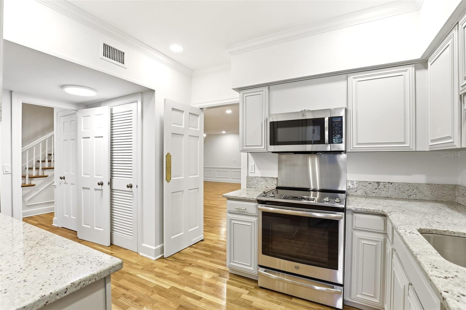 Image 21 of 42 For 2009 Countryside Circle S