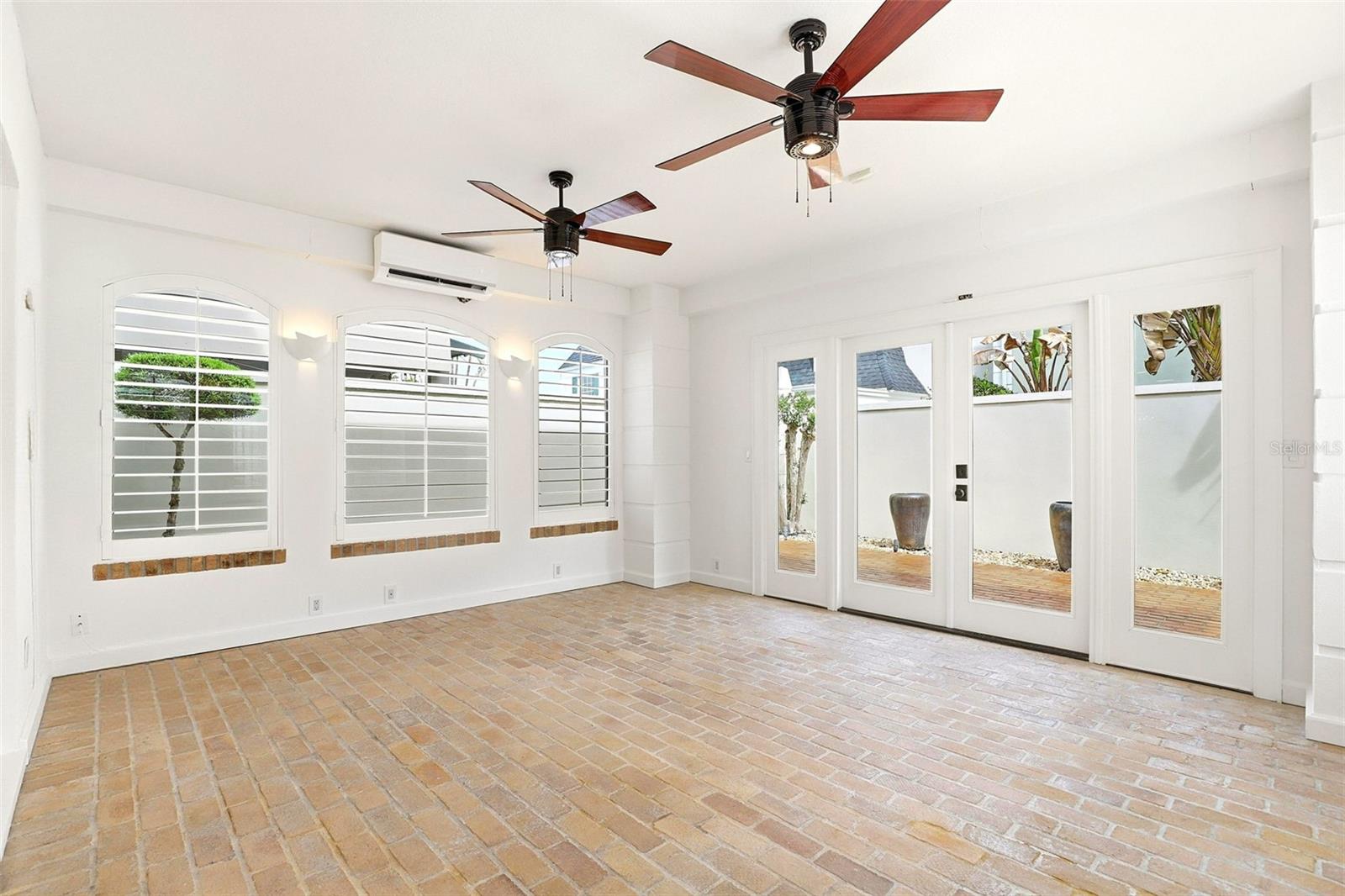 Image 32 of 42 For 2009 Countryside Circle S