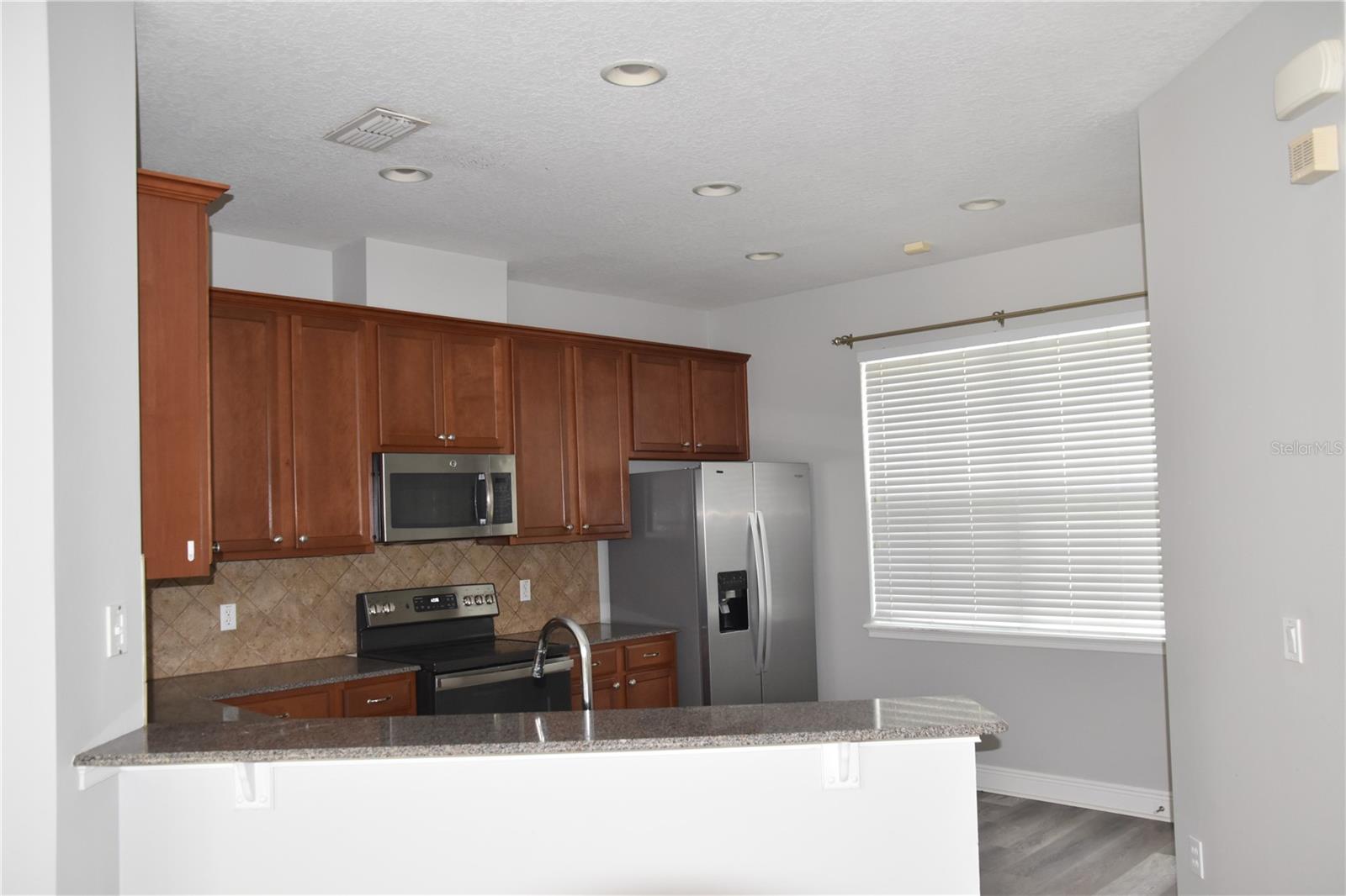 Image 11 of 29 For 12964 Emersondale Avenue