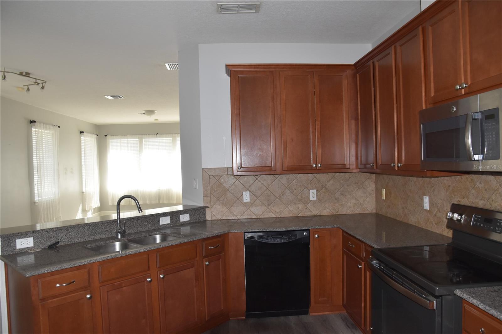 Image 13 of 29 For 12964 Emersondale Avenue