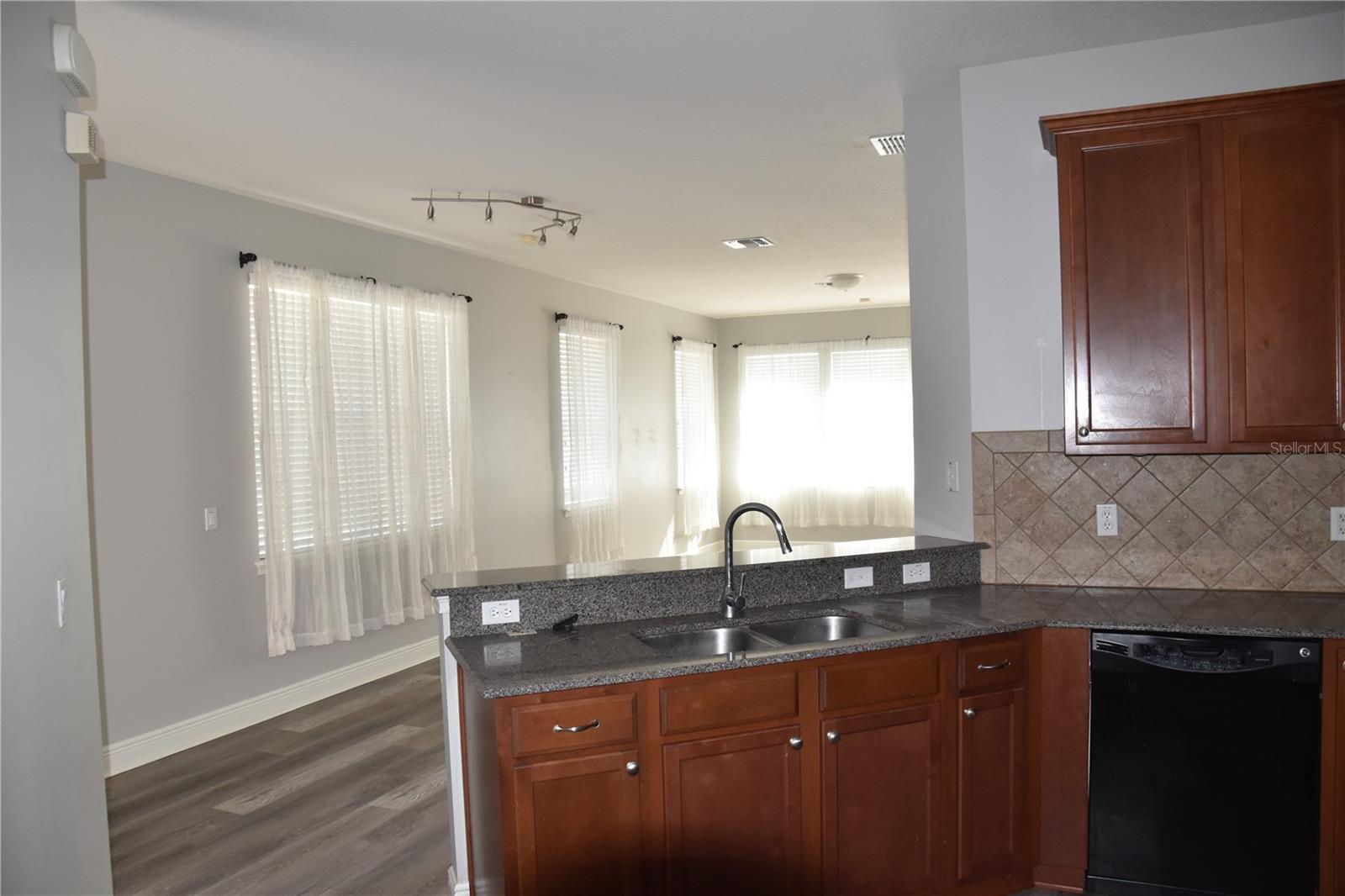 Image 14 of 29 For 12964 Emersondale Avenue