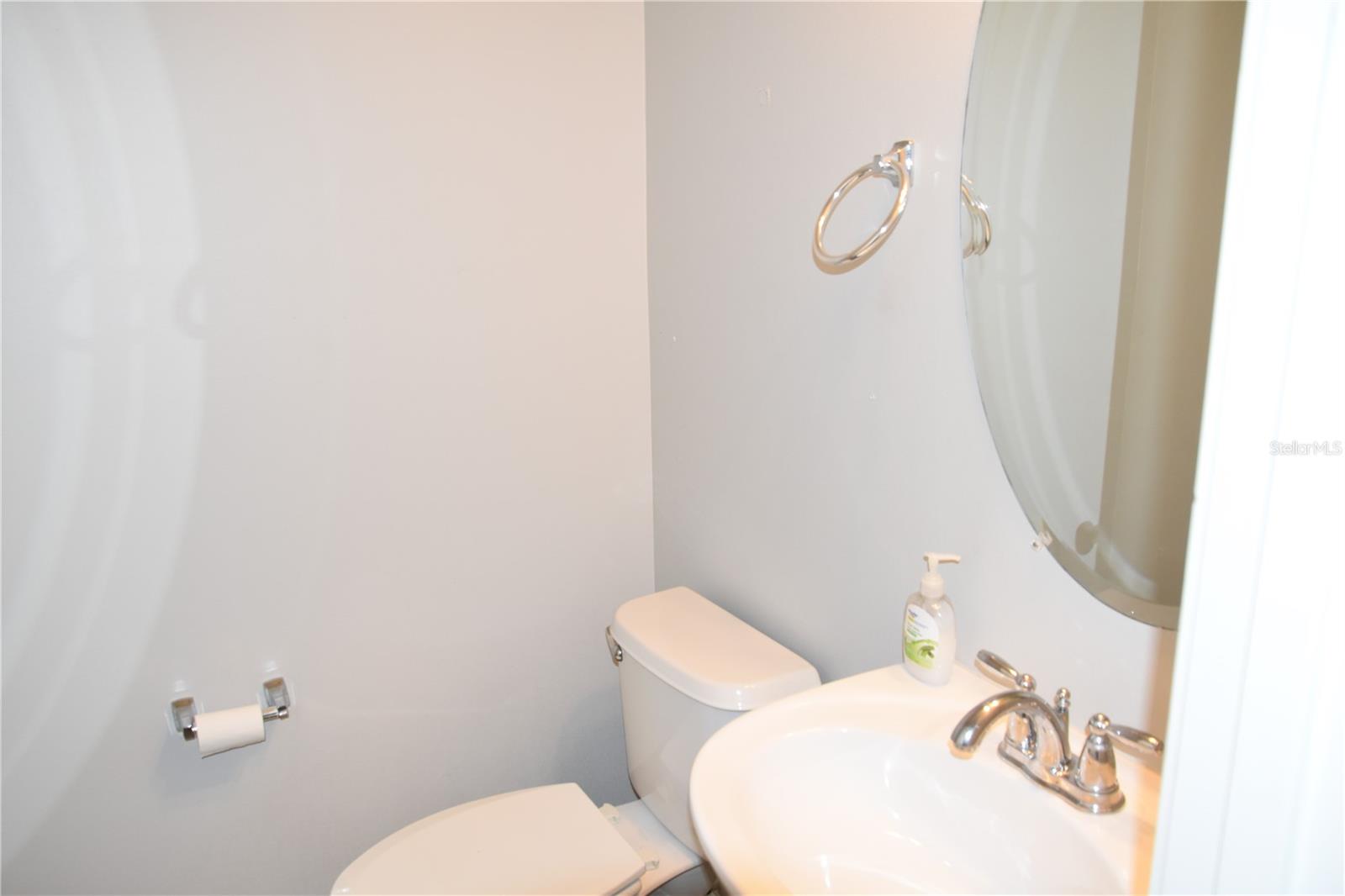 Image 16 of 29 For 12964 Emersondale Avenue