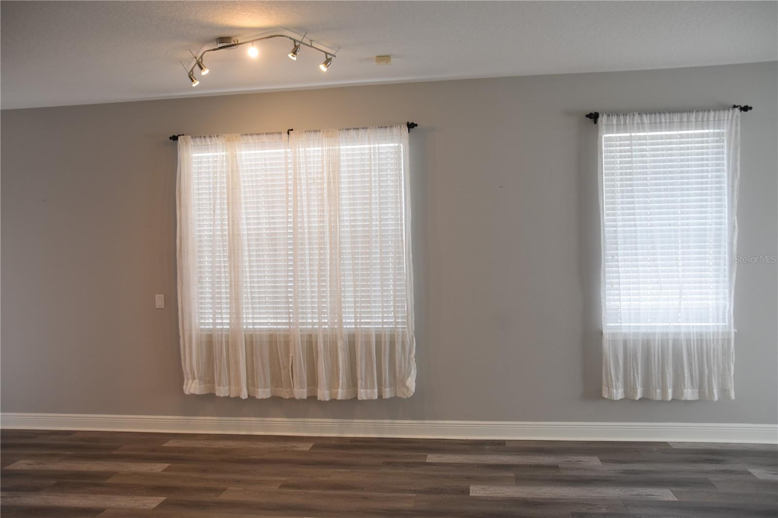 Image 6 of 29 For 12964 Emersondale Avenue