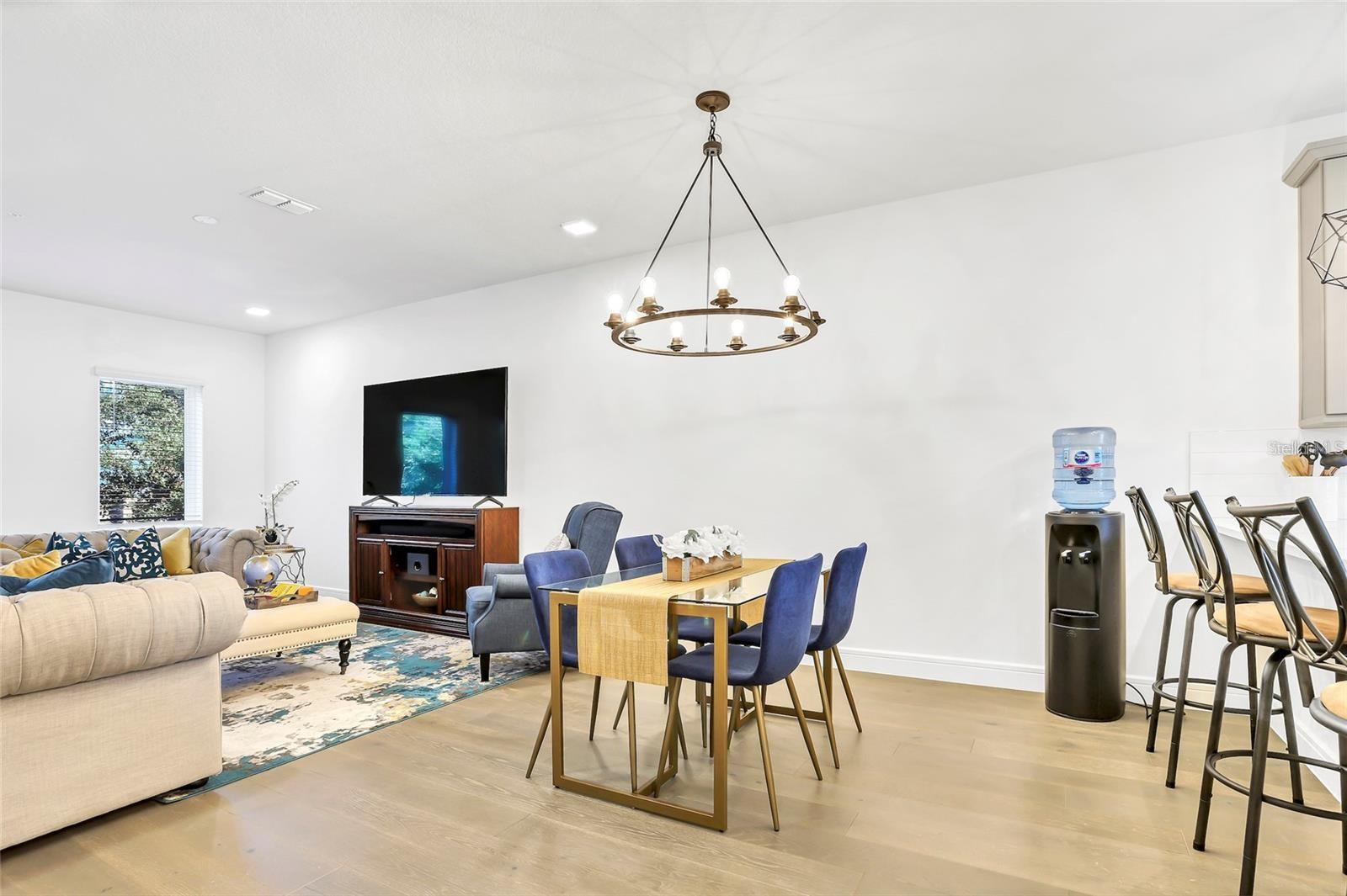 Image 10 of 30 For 212 Pineloch Avenue