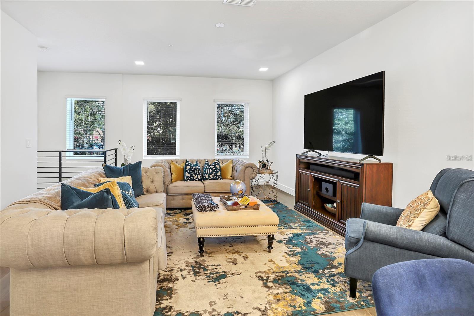 Image 11 of 30 For 212 Pineloch Avenue