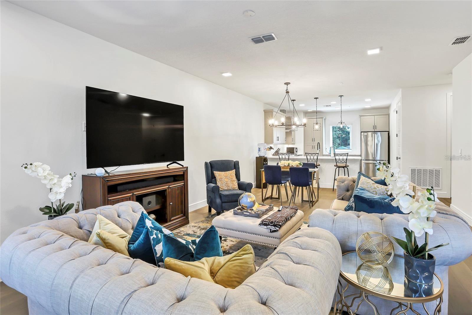 Image 12 of 30 For 212 Pineloch Avenue