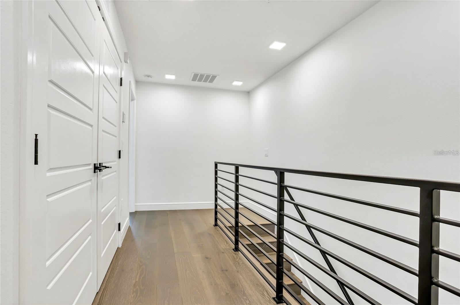 Image 14 of 30 For 212 Pineloch Avenue