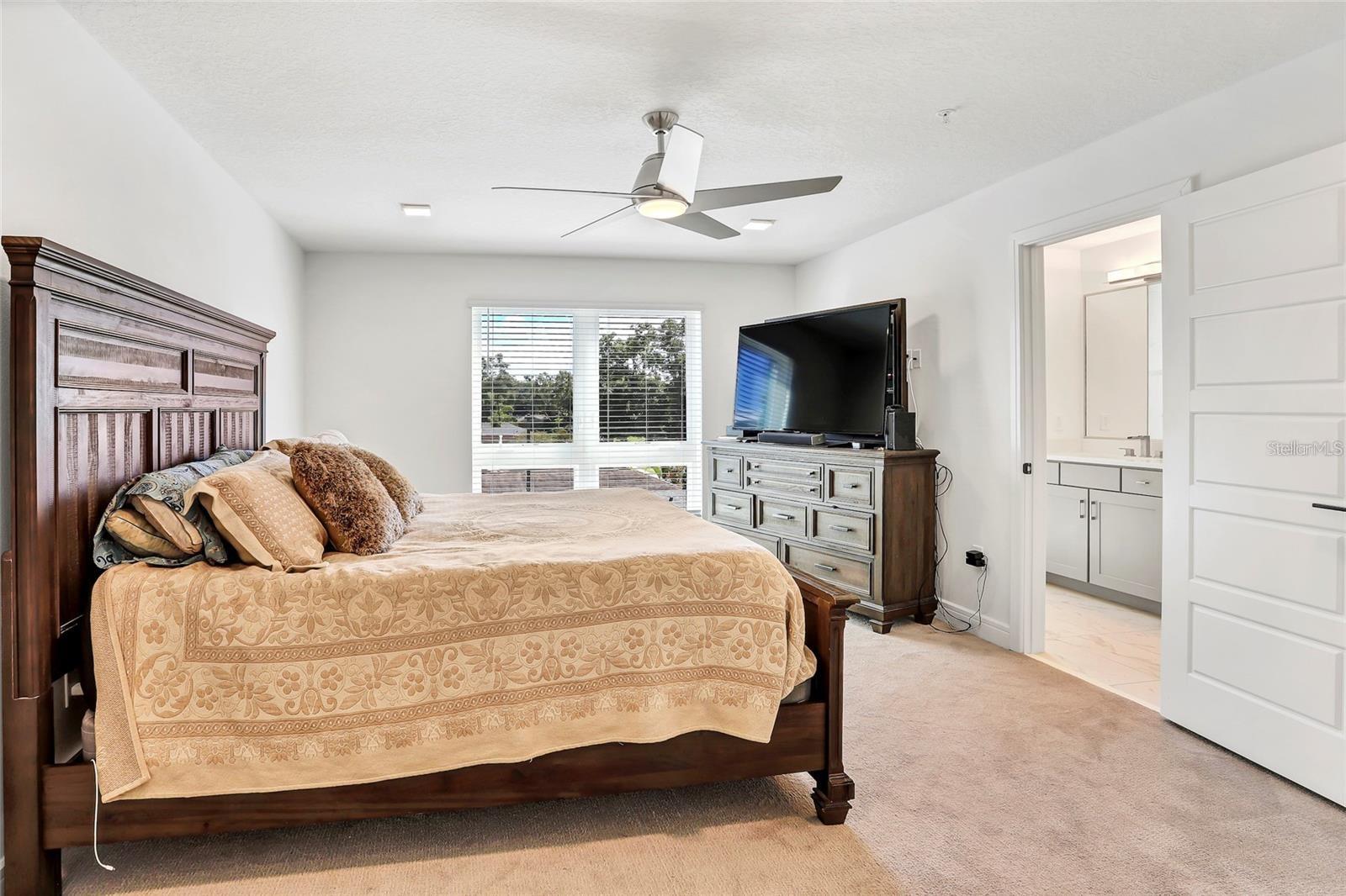 Image 15 of 30 For 212 Pineloch Avenue