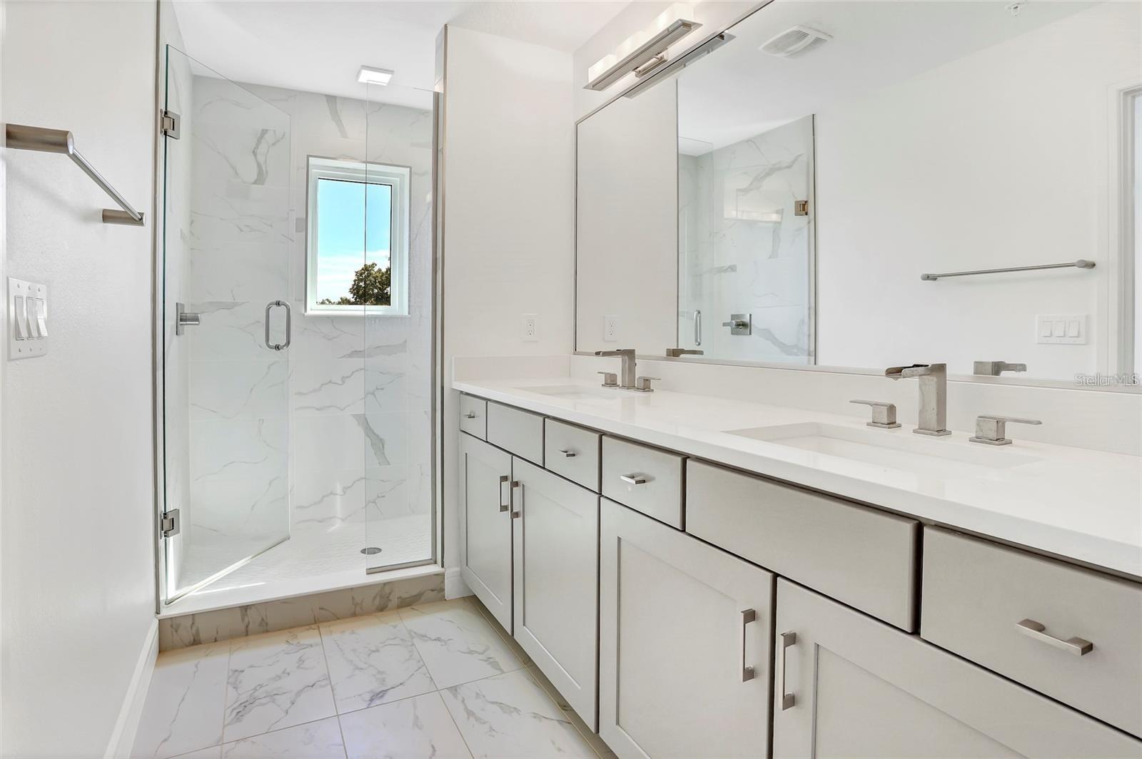 Image 16 of 30 For 212 Pineloch Avenue