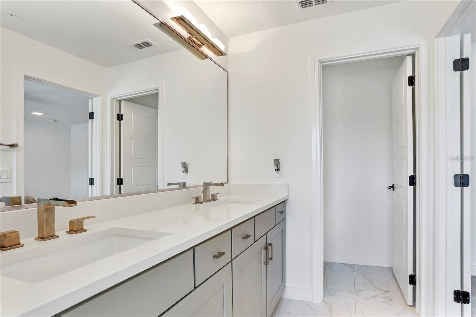 Image 17 of 30 For 212 Pineloch Avenue