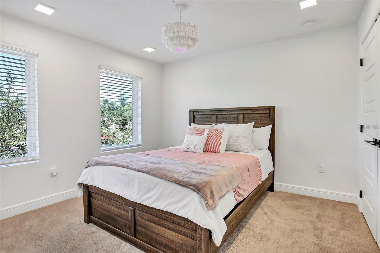 Image 20 of 30 For 212 Pineloch Avenue