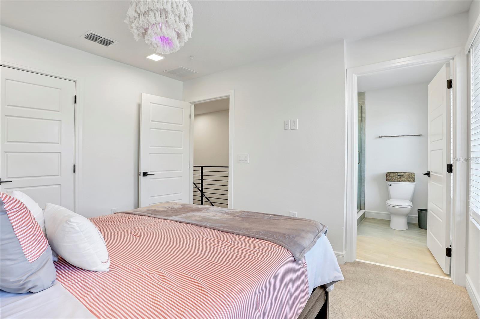 Image 21 of 30 For 212 Pineloch Avenue