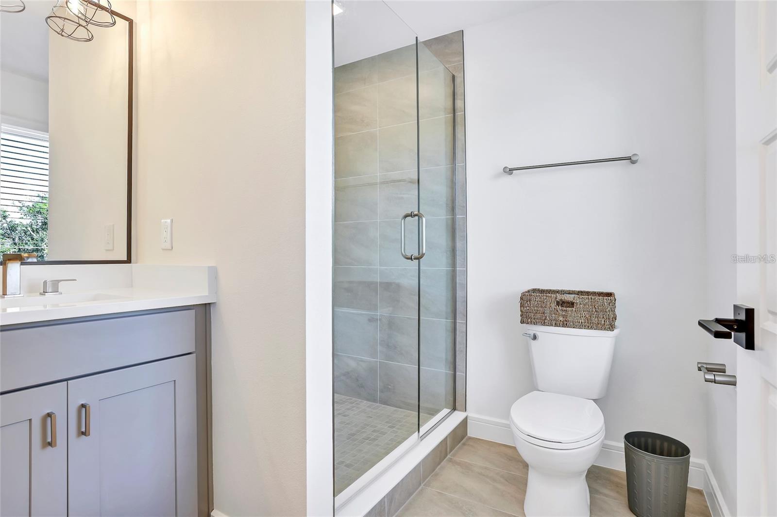 Image 22 of 30 For 212 Pineloch Avenue