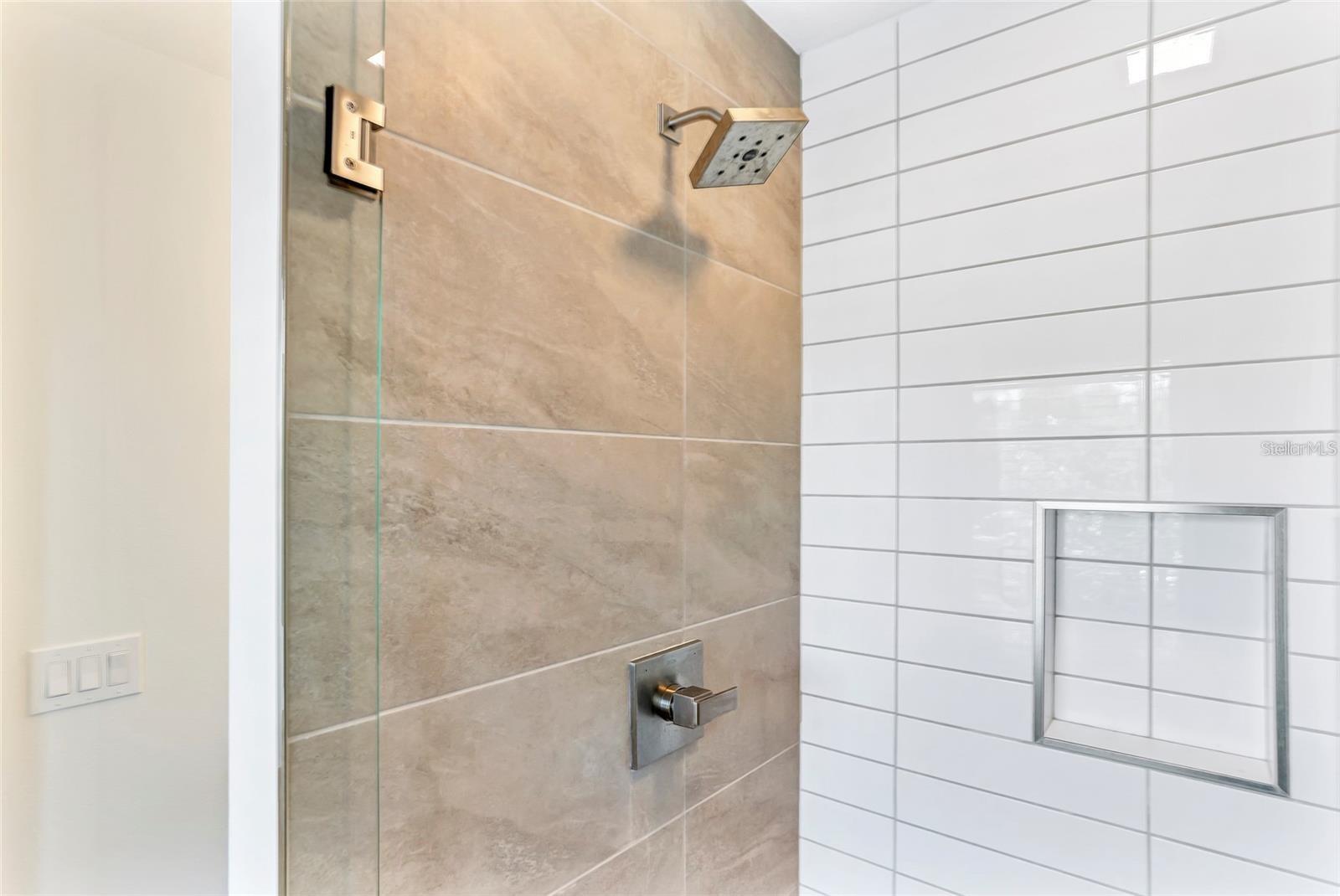 Image 23 of 30 For 212 Pineloch Avenue