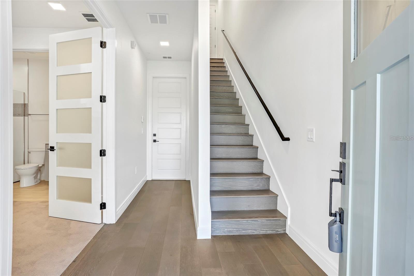 Image 3 of 30 For 212 Pineloch Avenue