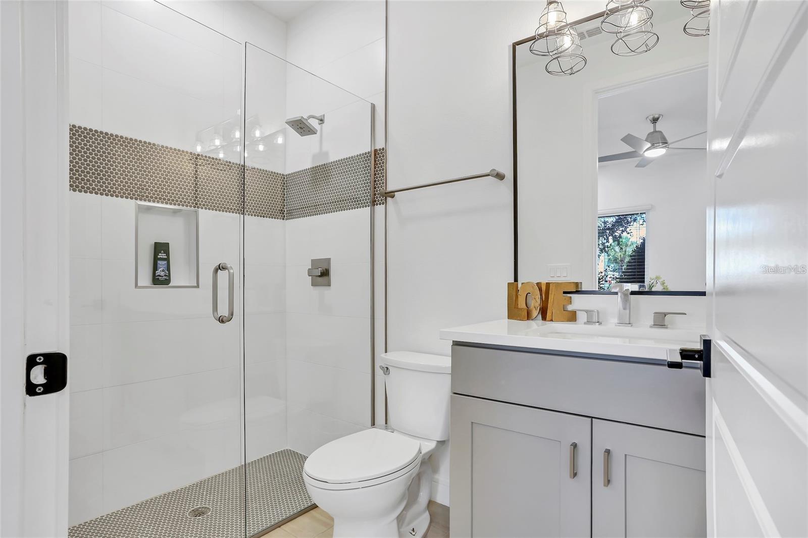 Image 5 of 30 For 212 Pineloch Avenue