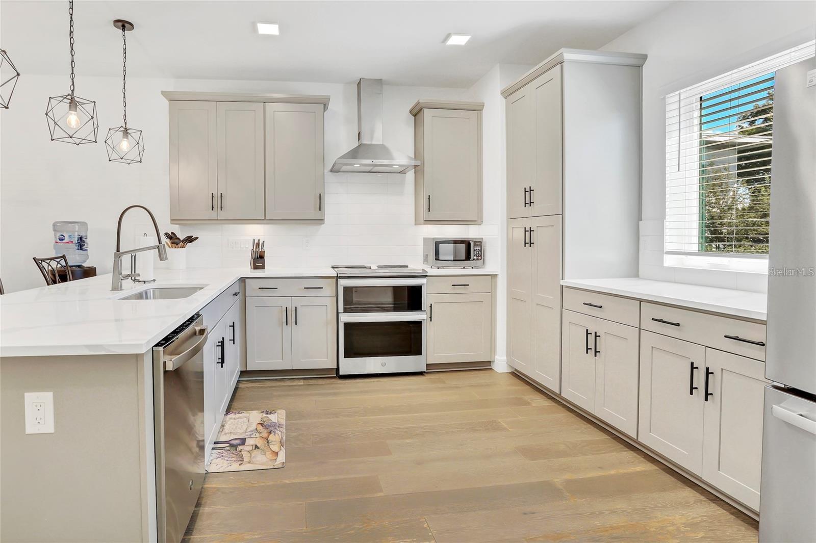 Image 7 of 30 For 212 Pineloch Avenue