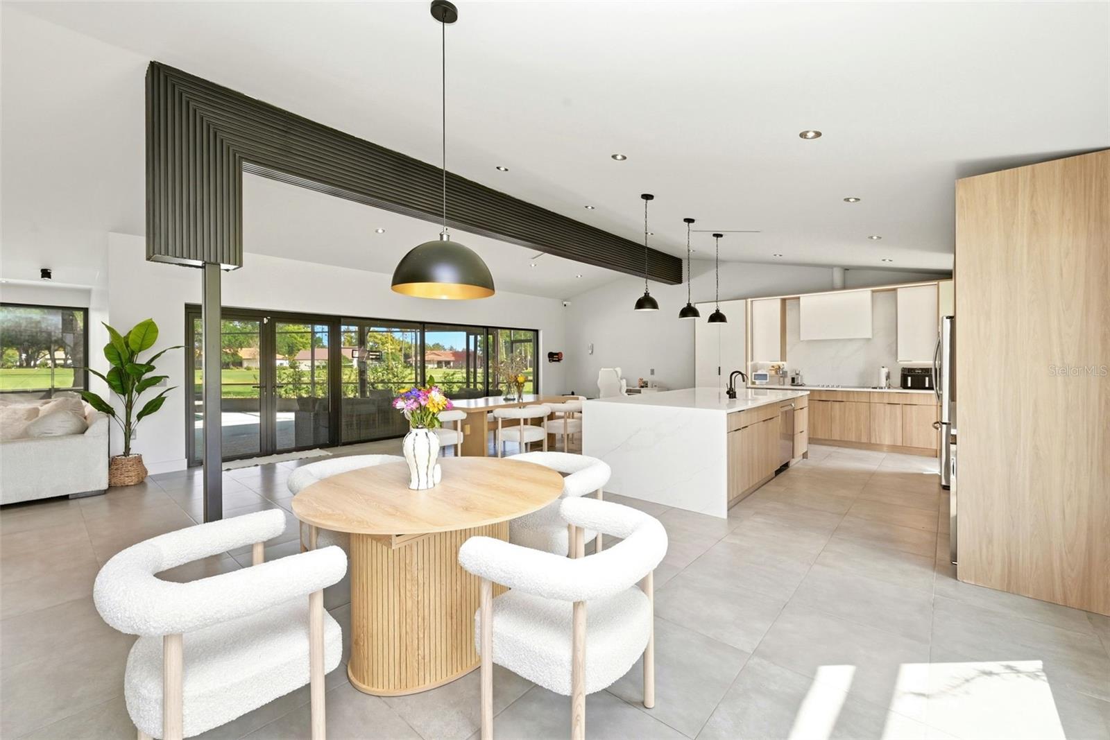 Image 15 of 56 For 6747 Edgeworth Dr