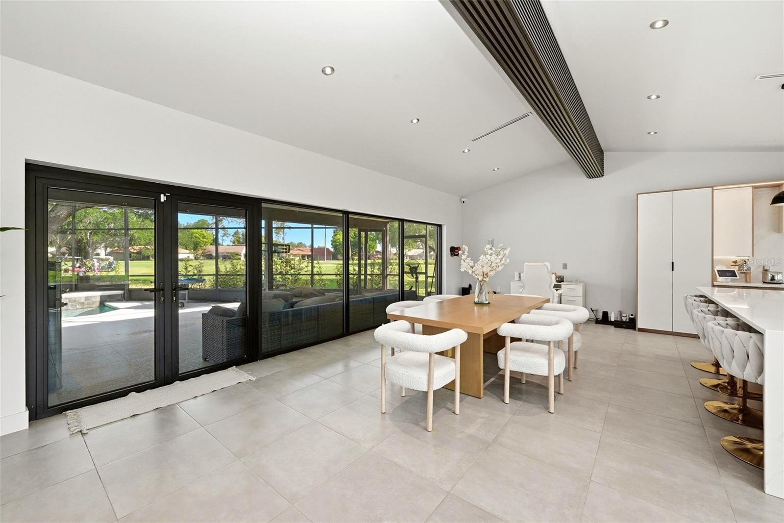 Image 17 of 56 For 6747 Edgeworth Dr