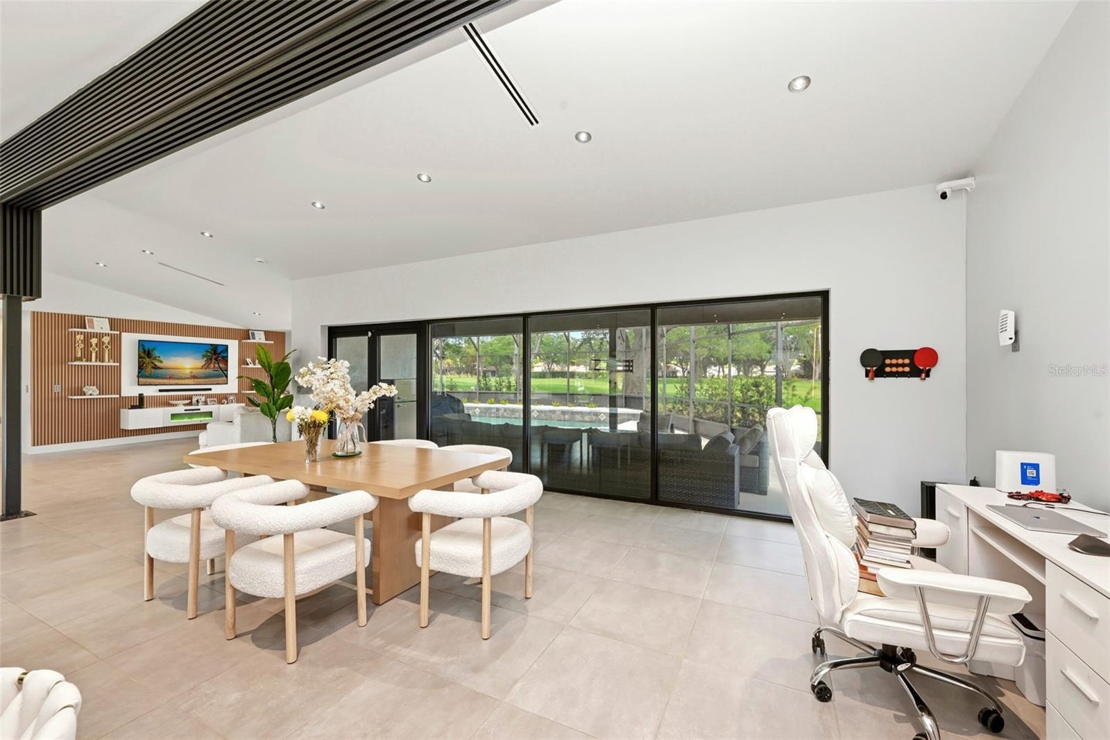 Image 19 of 56 For 6747 Edgeworth Dr