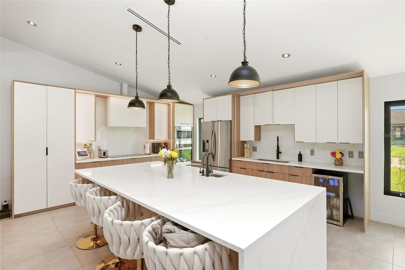 Image 20 of 56 For 6747 Edgeworth Dr