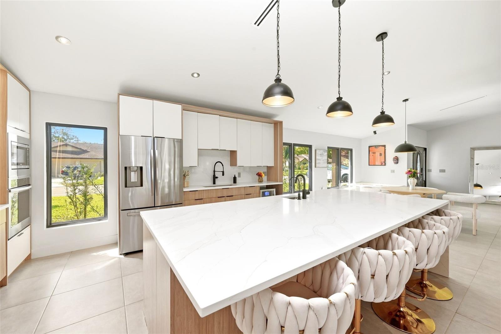 Image 21 of 56 For 6747 Edgeworth Dr