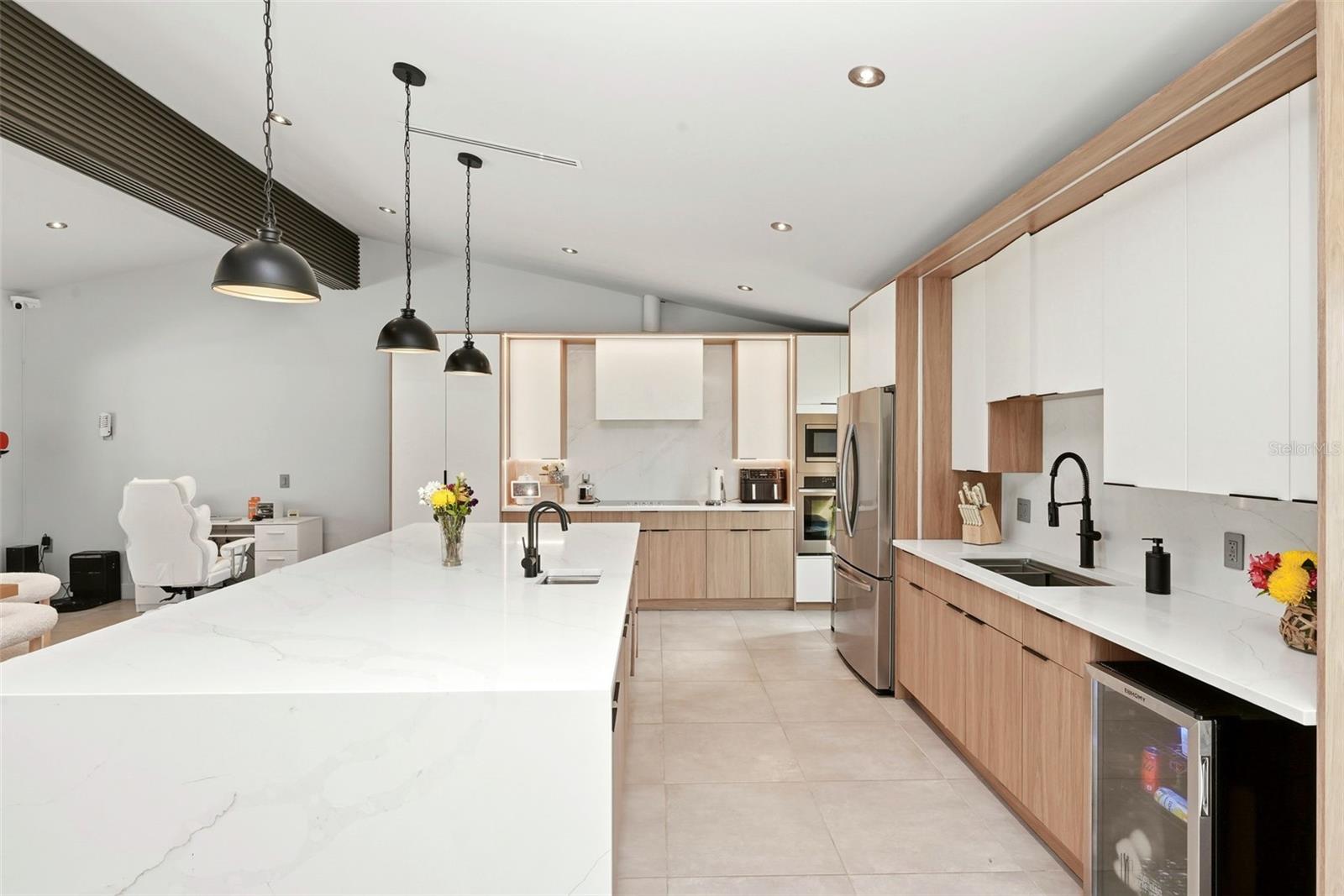 Image 22 of 56 For 6747 Edgeworth Dr