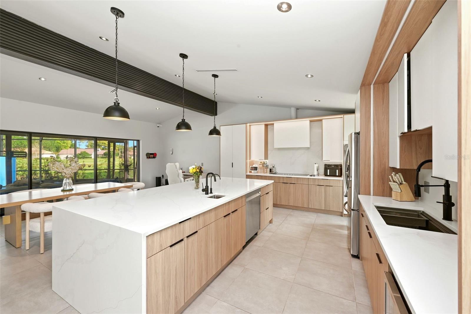 Image 24 of 56 For 6747 Edgeworth Dr