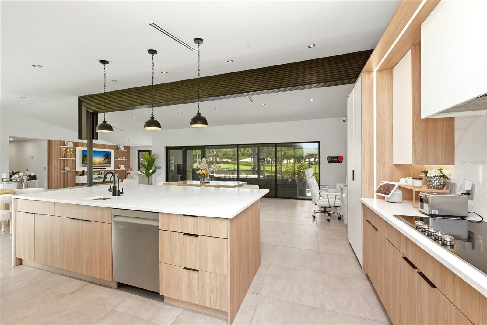 Image 26 of 56 For 6747 Edgeworth Dr