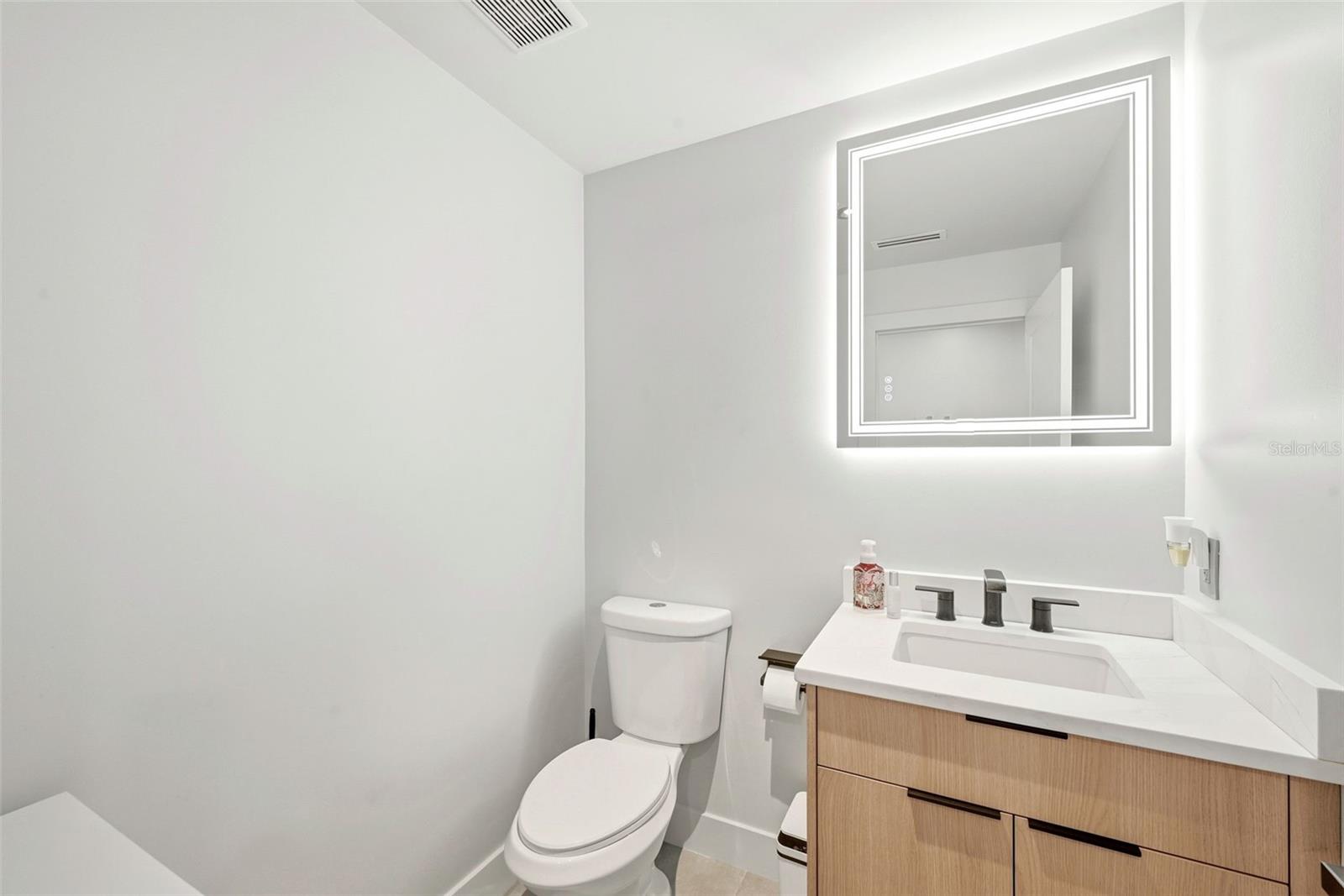 Image 27 of 56 For 6747 Edgeworth Dr