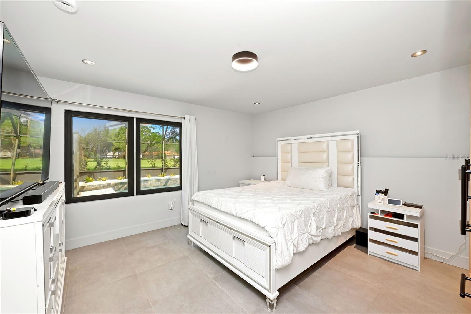 Image 28 of 56 For 6747 Edgeworth Dr