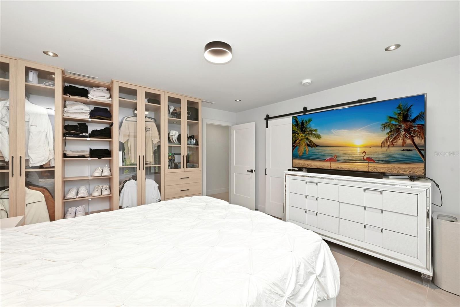 Image 29 of 56 For 6747 Edgeworth Dr