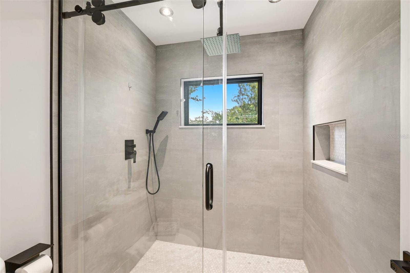 Image 30 of 56 For 6747 Edgeworth Dr