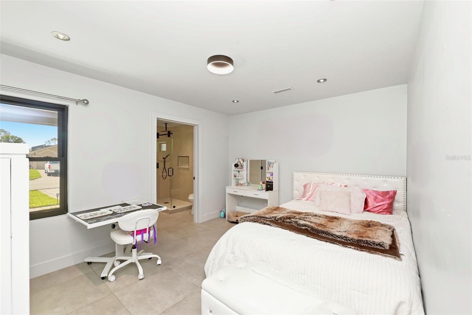 Image 34 of 56 For 6747 Edgeworth Dr