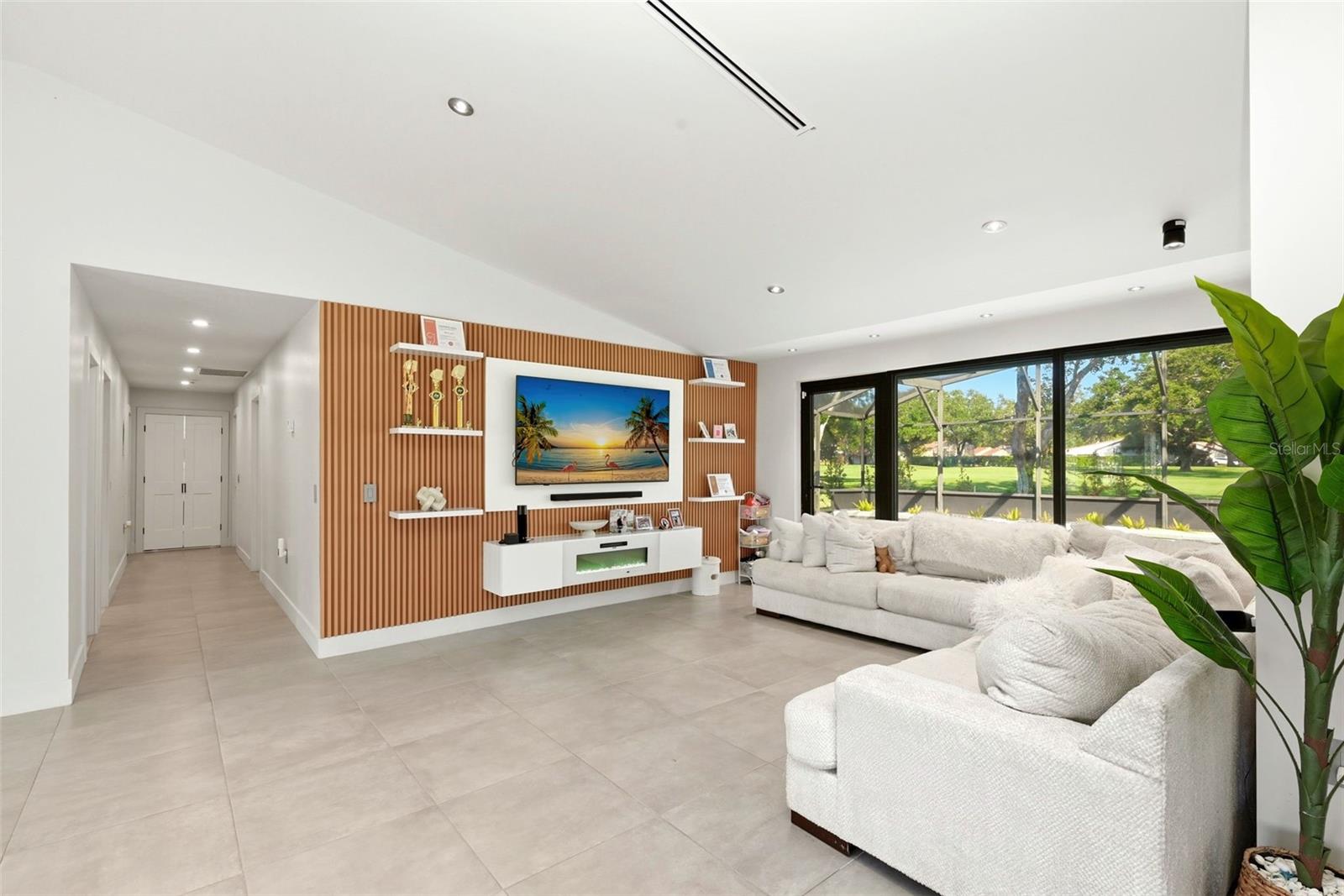 Image 6 of 56 For 6747 Edgeworth Dr