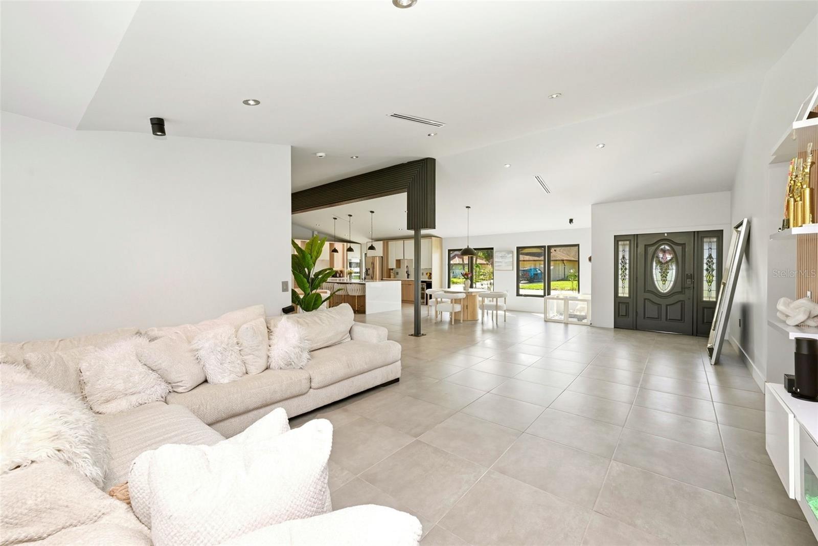 Image 8 of 56 For 6747 Edgeworth Dr