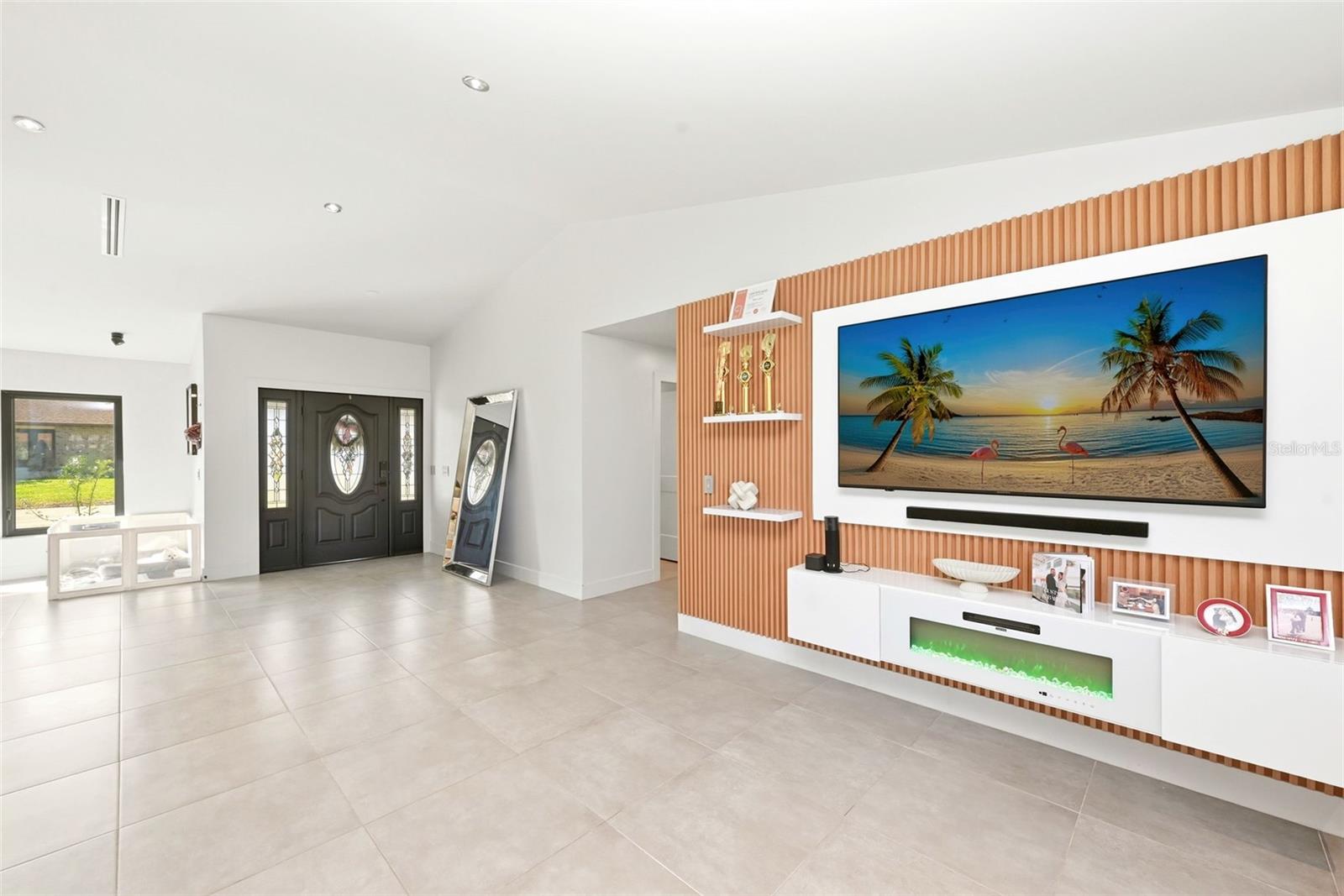 Image 9 of 56 For 6747 Edgeworth Dr