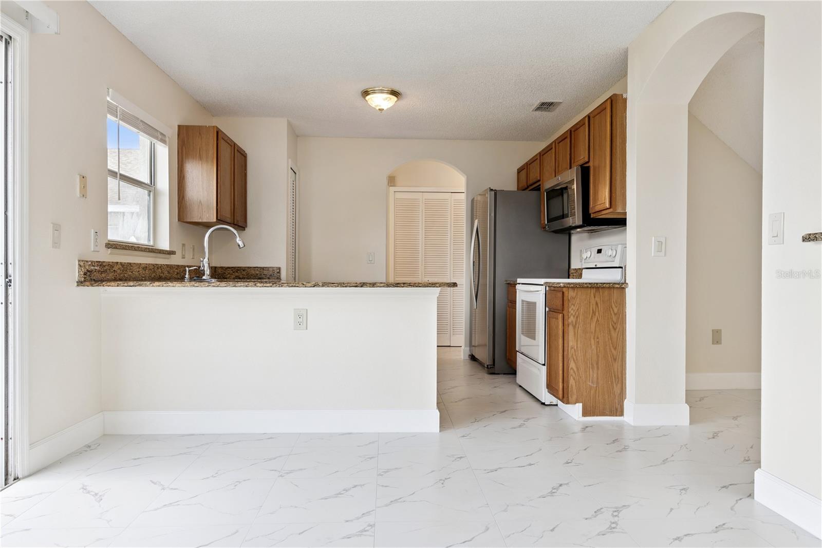 Image 14 of 45 For 1582 Carey Glen Circle