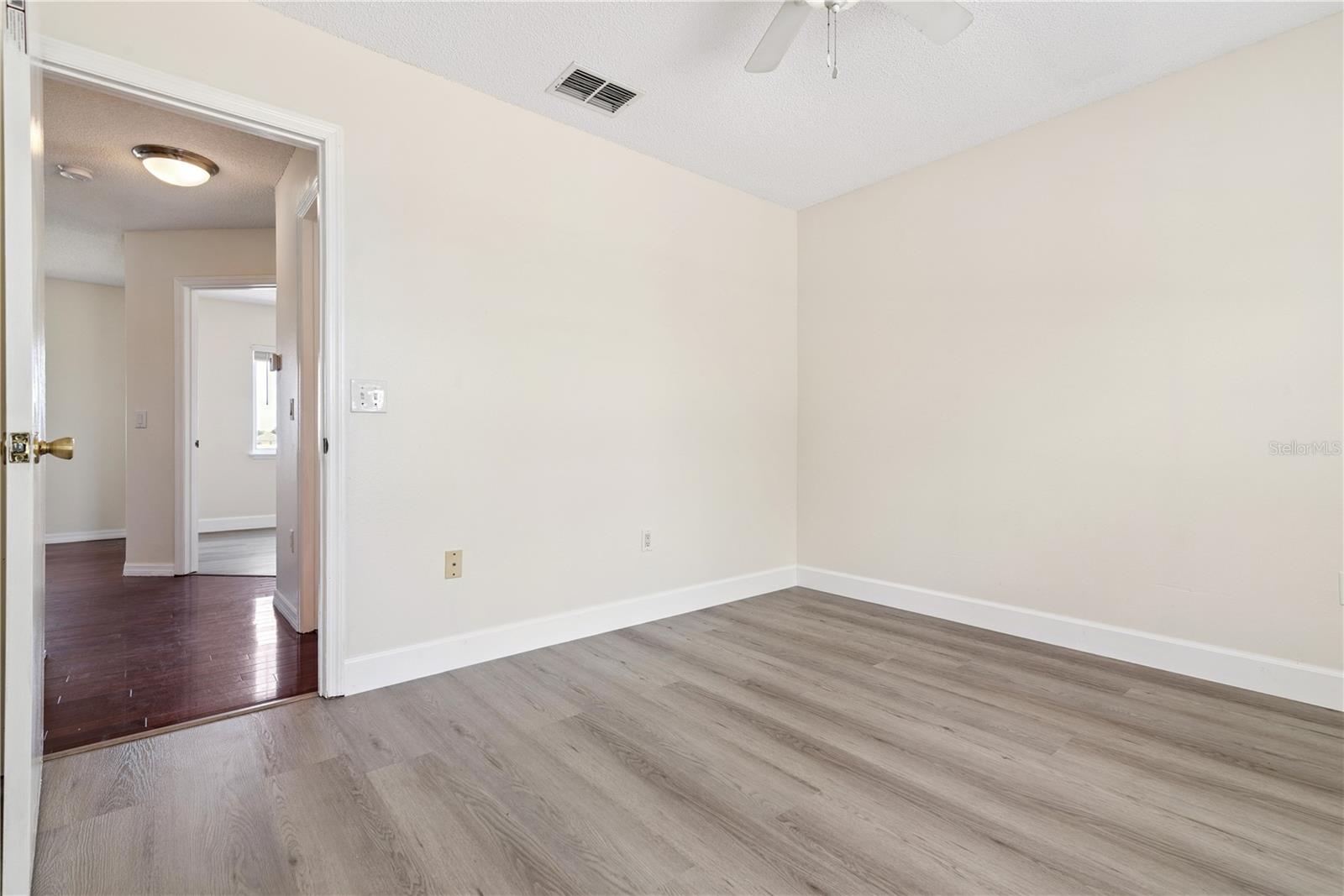 Image 26 of 45 For 1582 Carey Glen Circle