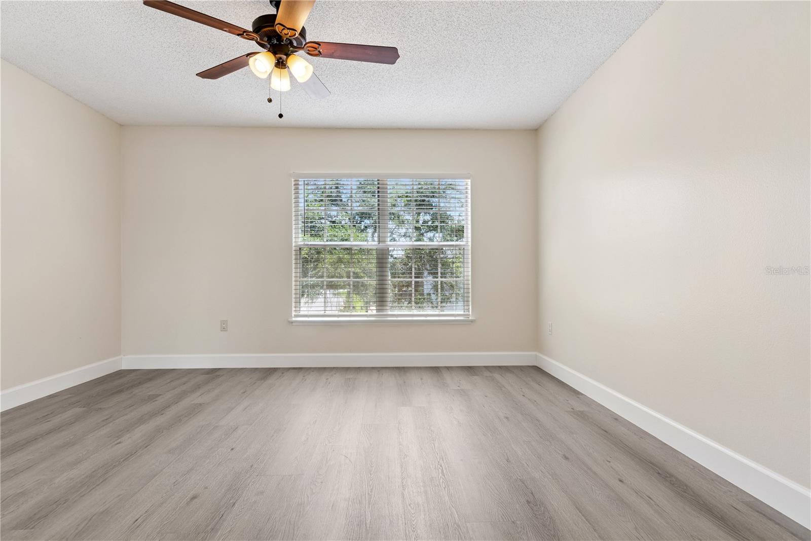 Image 32 of 45 For 1582 Carey Glen Circle