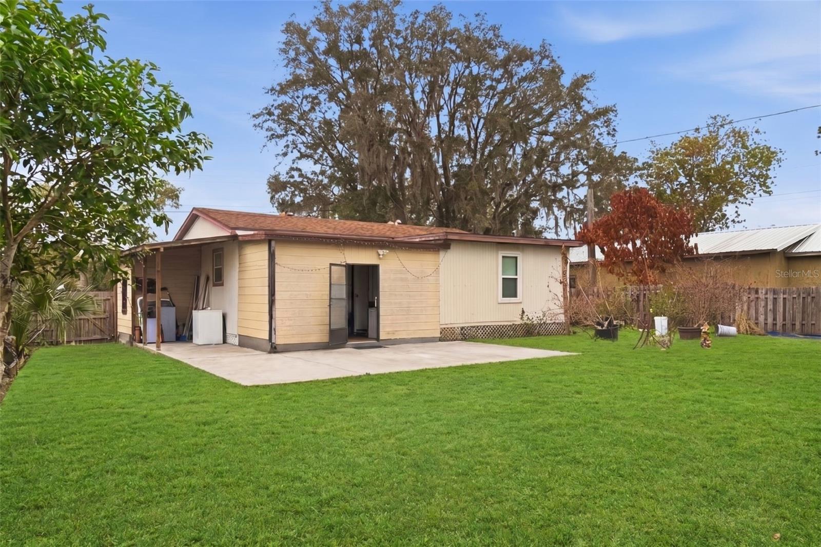 Listing photo id 0 for 5521 Sharon Avenue