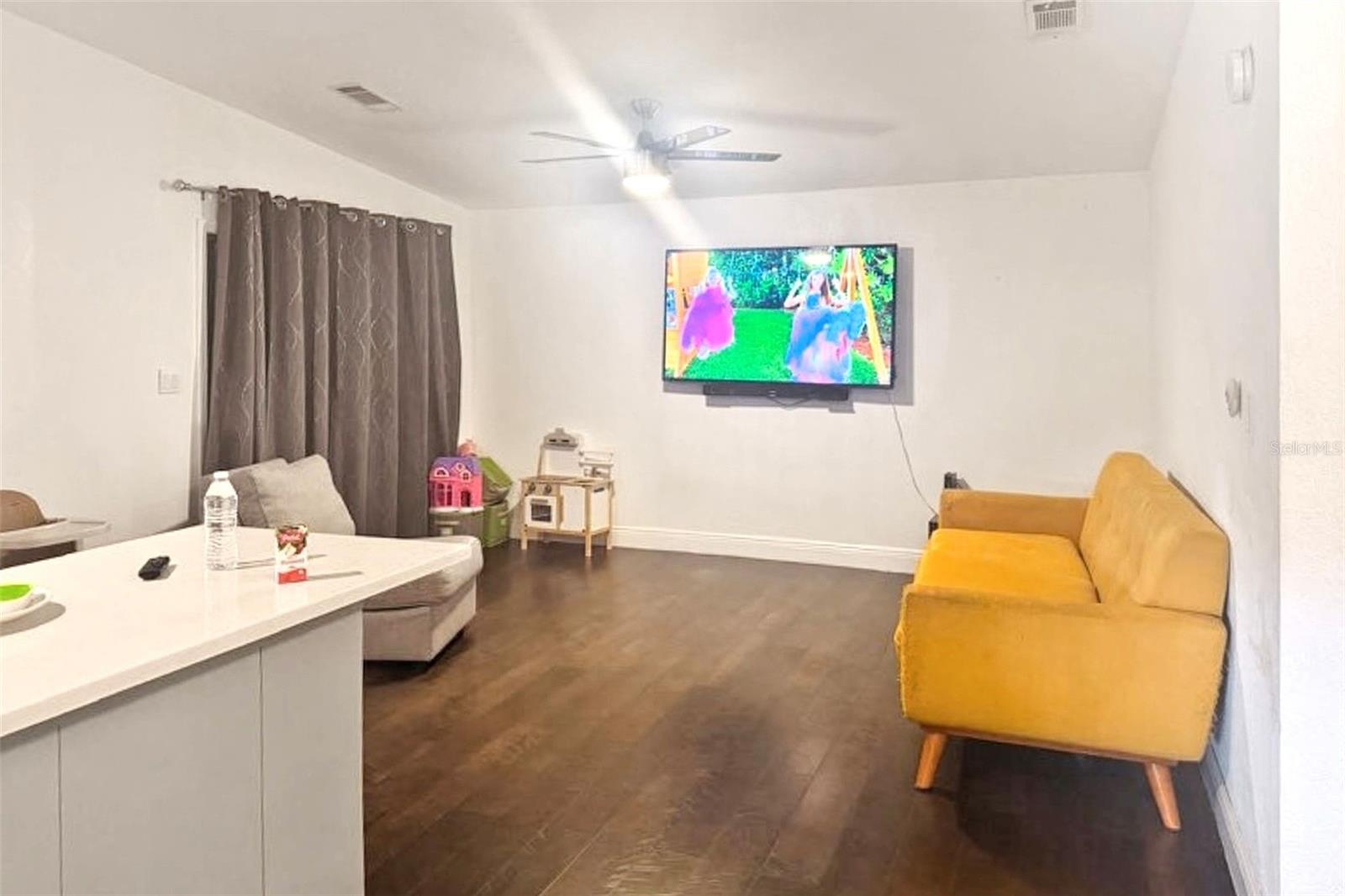 Listing photo id 1 for 5521 Sharon Avenue