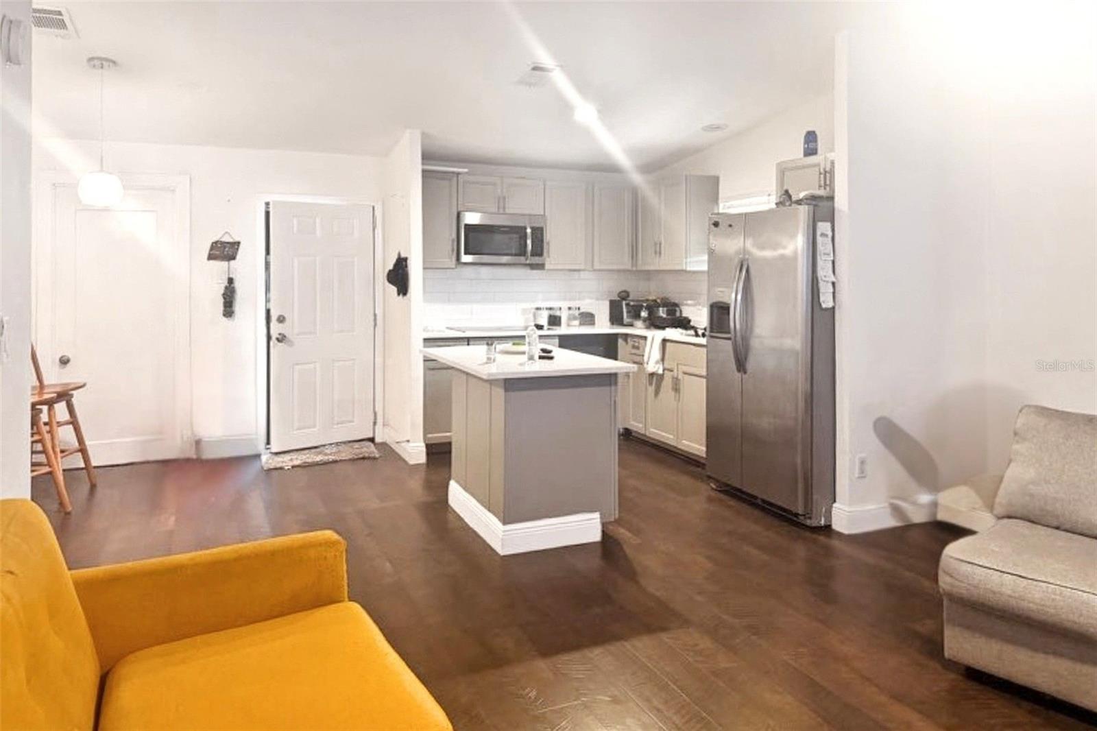 Listing photo id 2 for 5521 Sharon Avenue