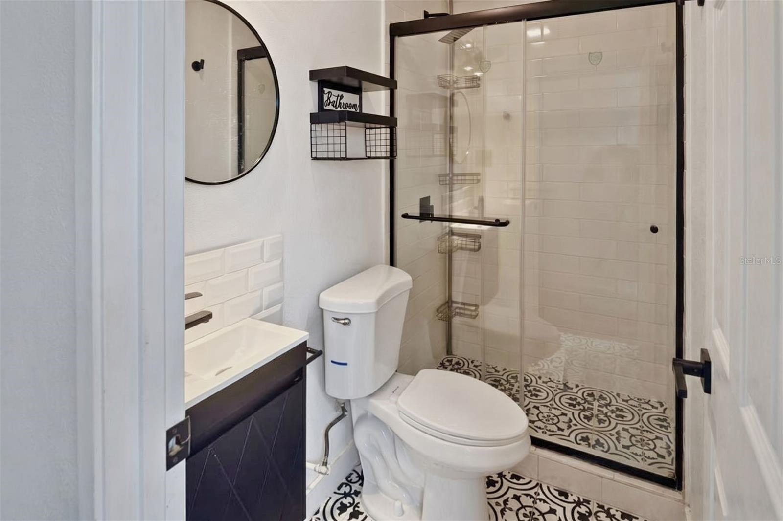 Listing photo id 6 for 5521 Sharon Avenue