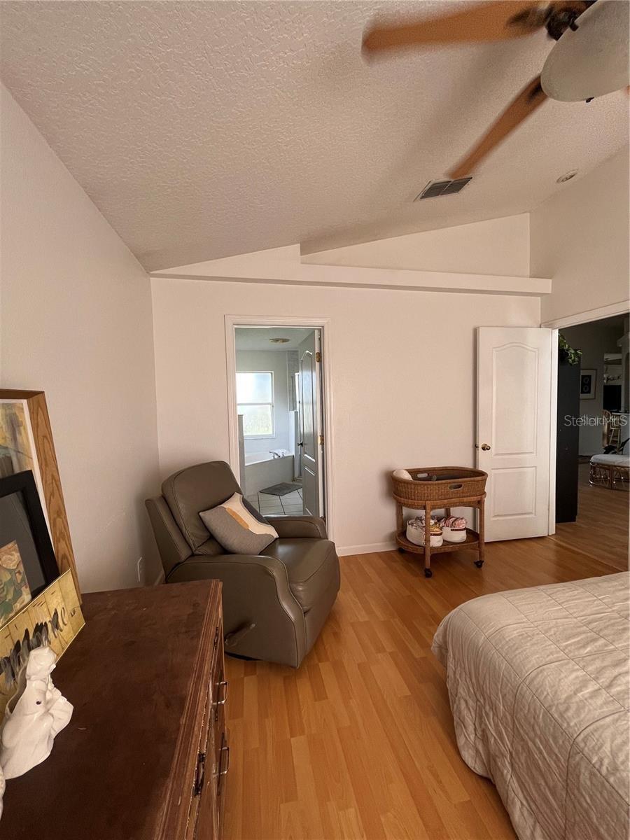 Image 4 of 19 For 8312 Lake Park Estates Boulevard