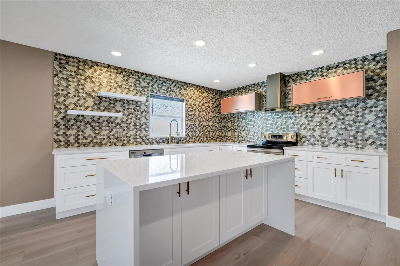 Image 14 of 42 For 15042 Waterford Chase