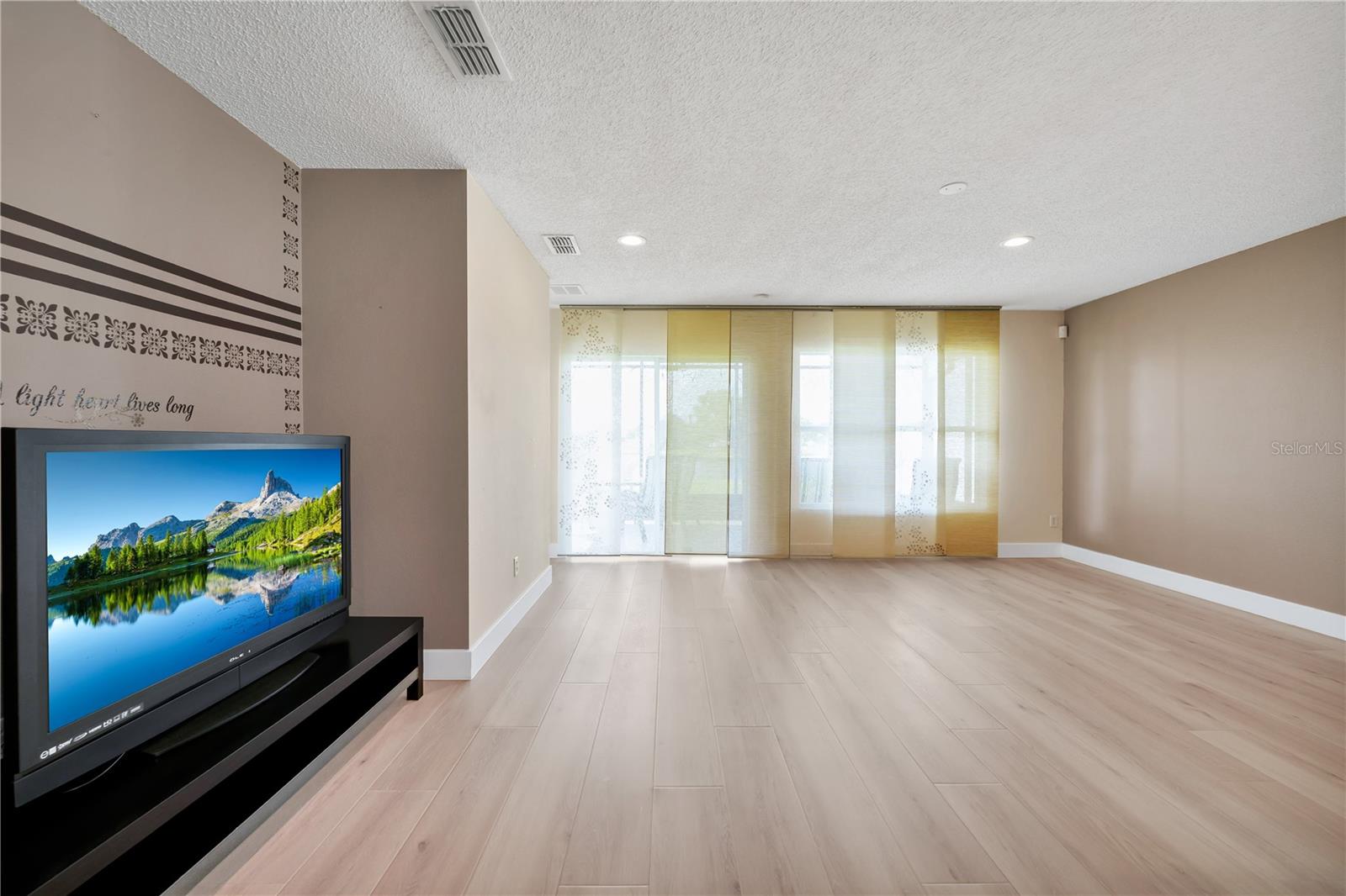 Image 17 of 42 For 15042 Waterford Chase