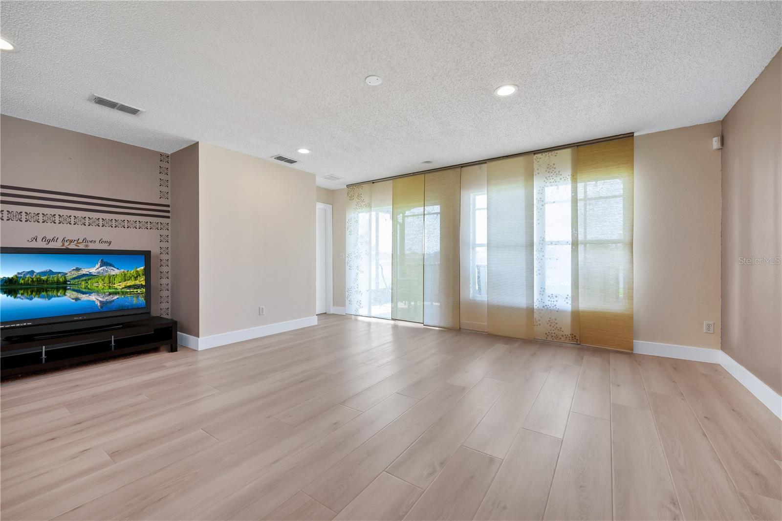 Image 18 of 42 For 15042 Waterford Chase