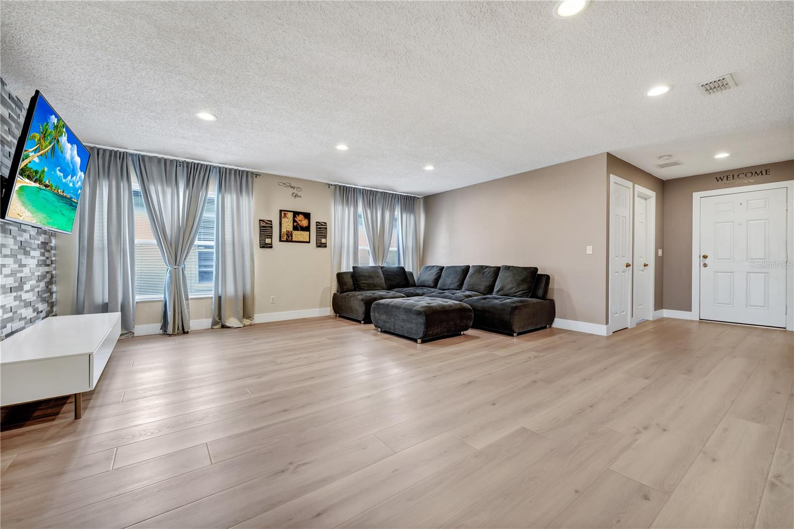 Image 19 of 42 For 15042 Waterford Chase